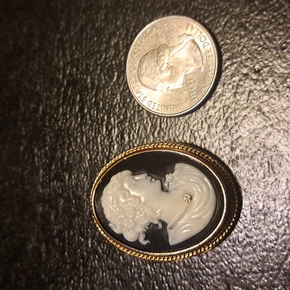 Vintage Avon Cameo Brooch/Necklace - Picture 4 of 6